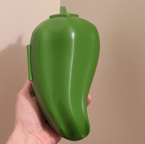 Tupperware 1 Green and 1 Red Pepper Storage Container - Picture 2 of 8